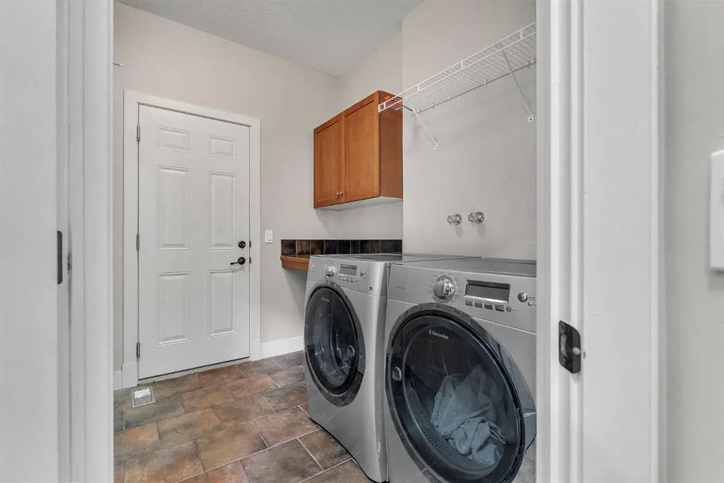 103 Aspen Stone Crescent SW