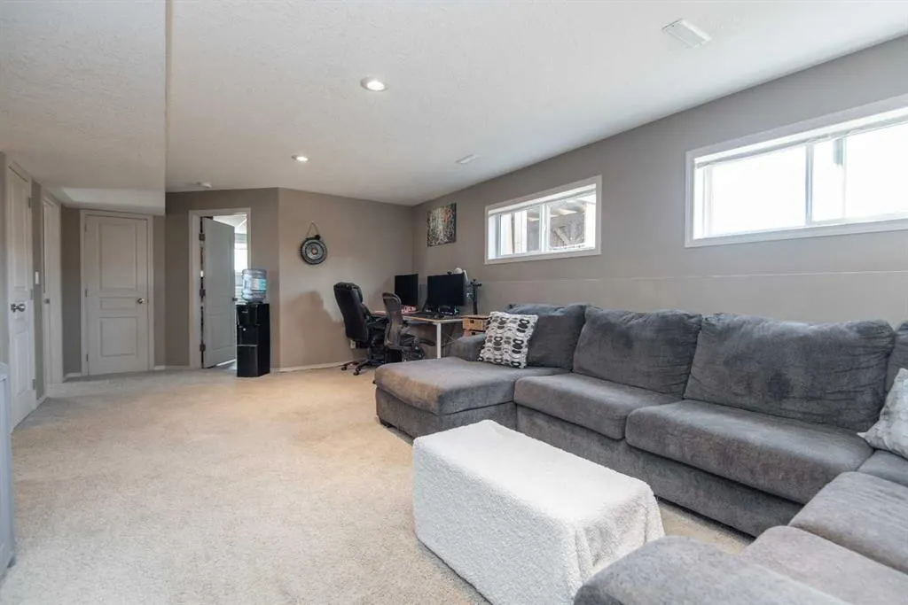 1 Pine Crescent