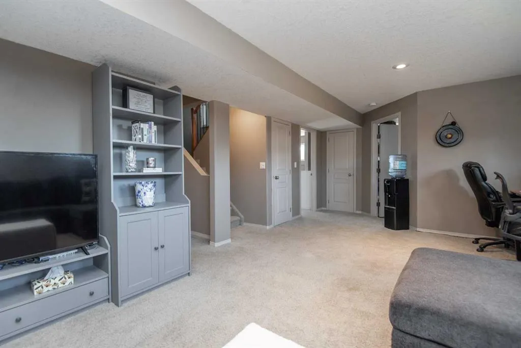 1 Pine Crescent
