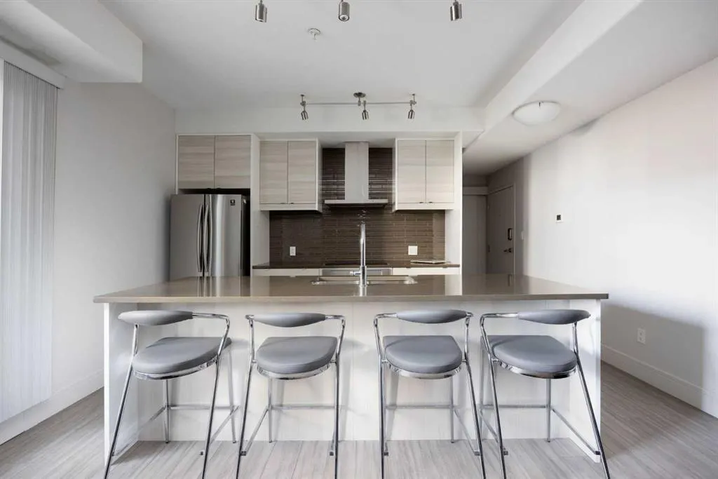 10218 King Street, #216