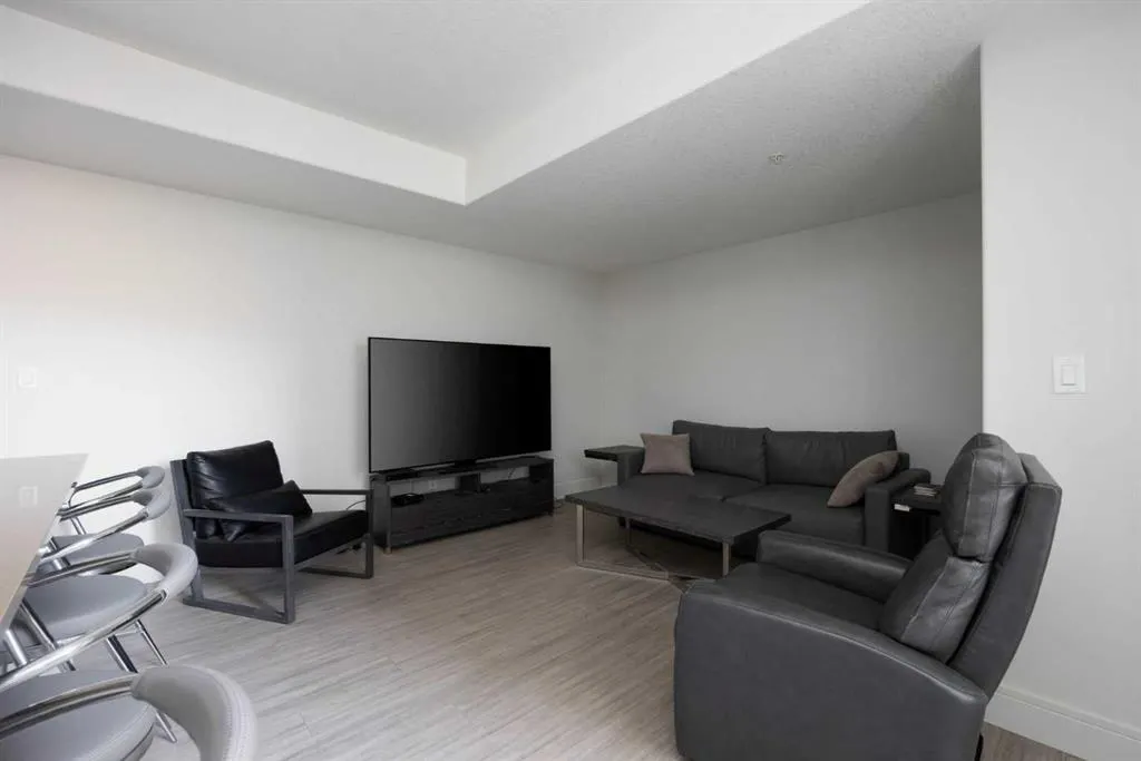 10218 King Street, #216