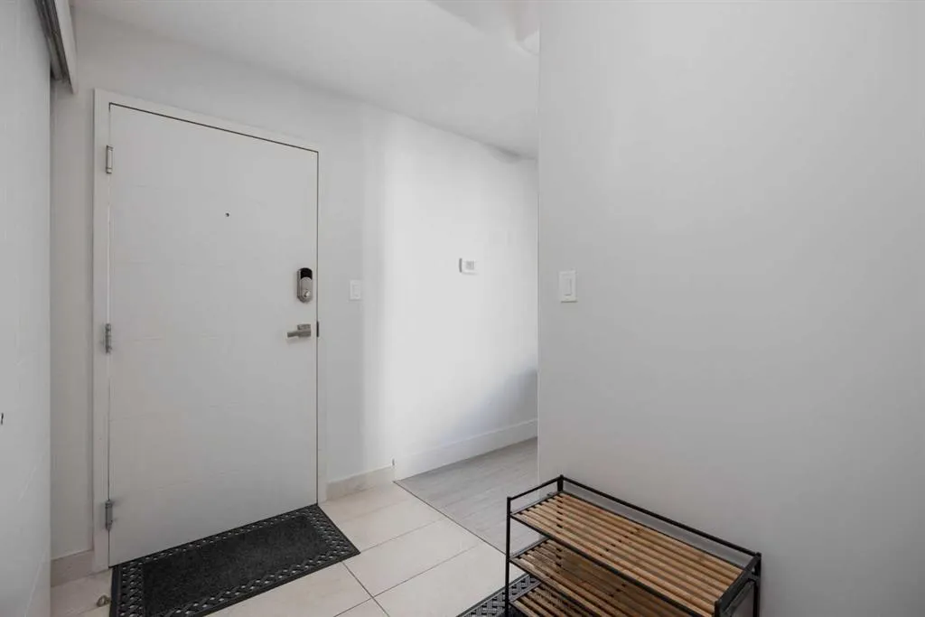 10218 King Street, #216