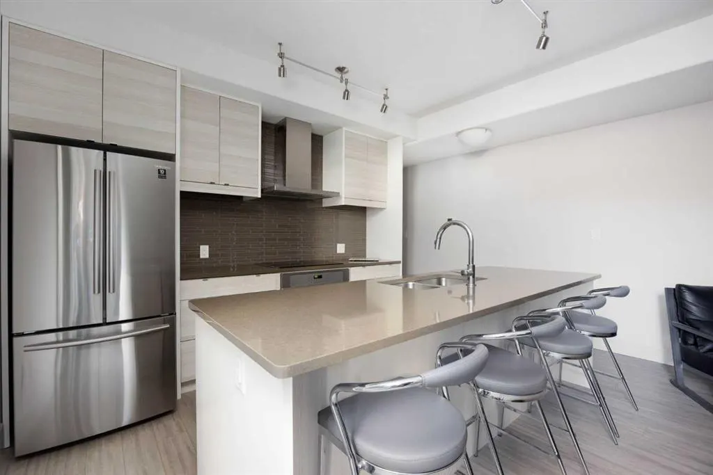 10218 King Street, #216