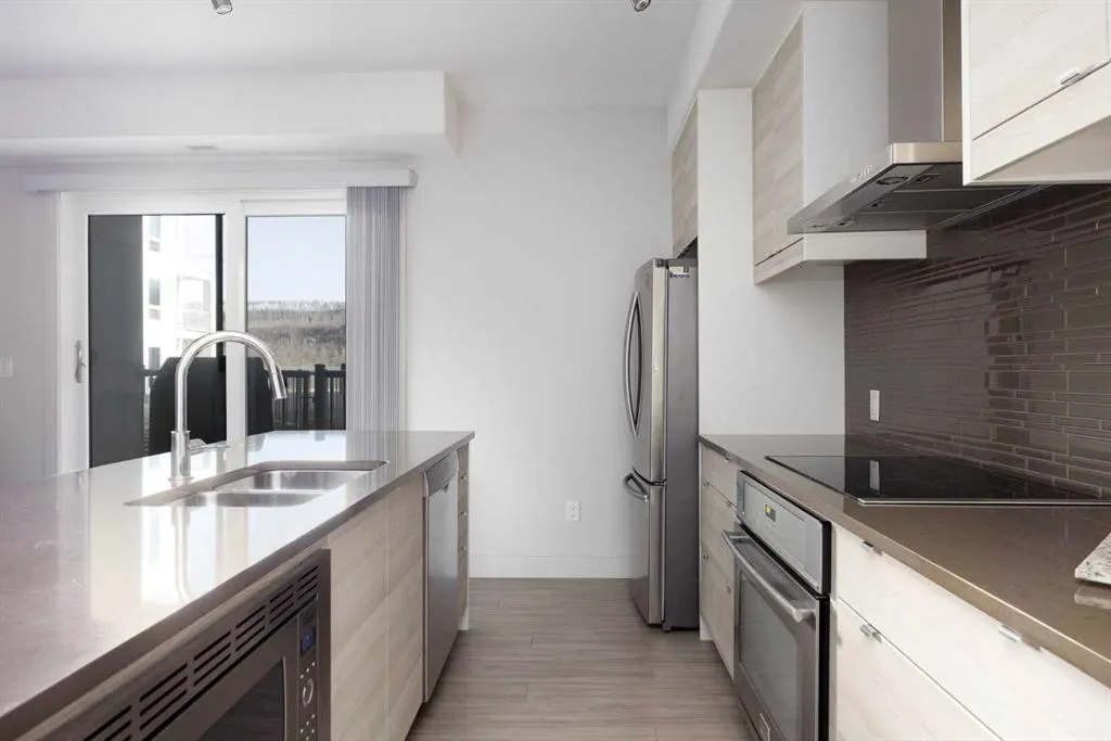 10218 King Street, #216