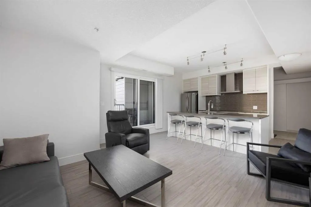 10218 King Street, #216