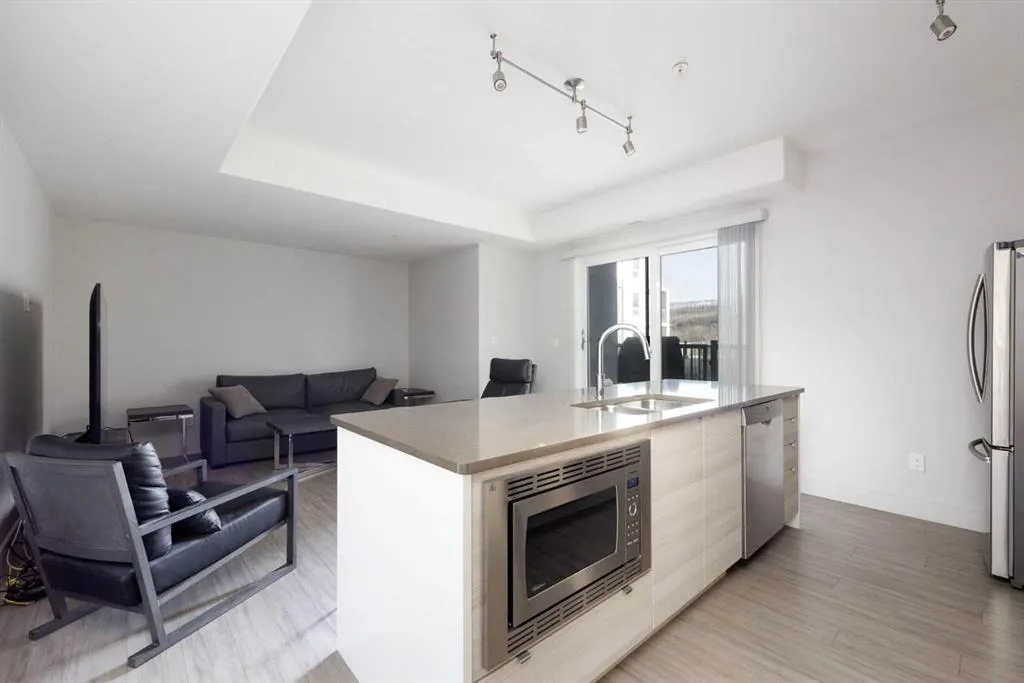 10218 King Street, #216