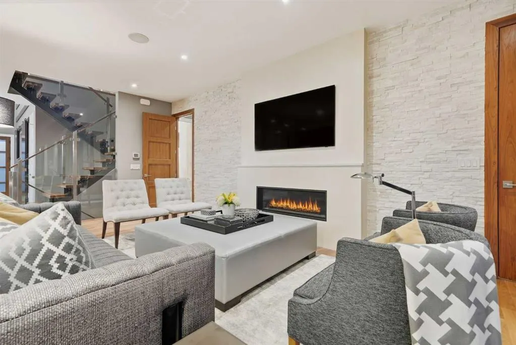 2014 32 Avenue SW