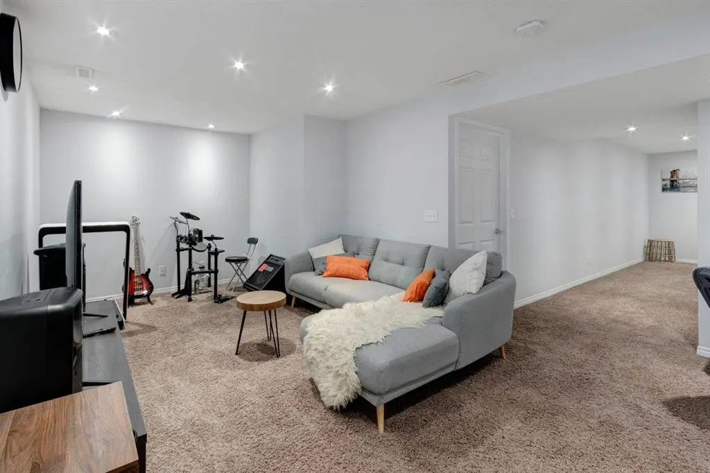 6 Hidden Creek Rise NW