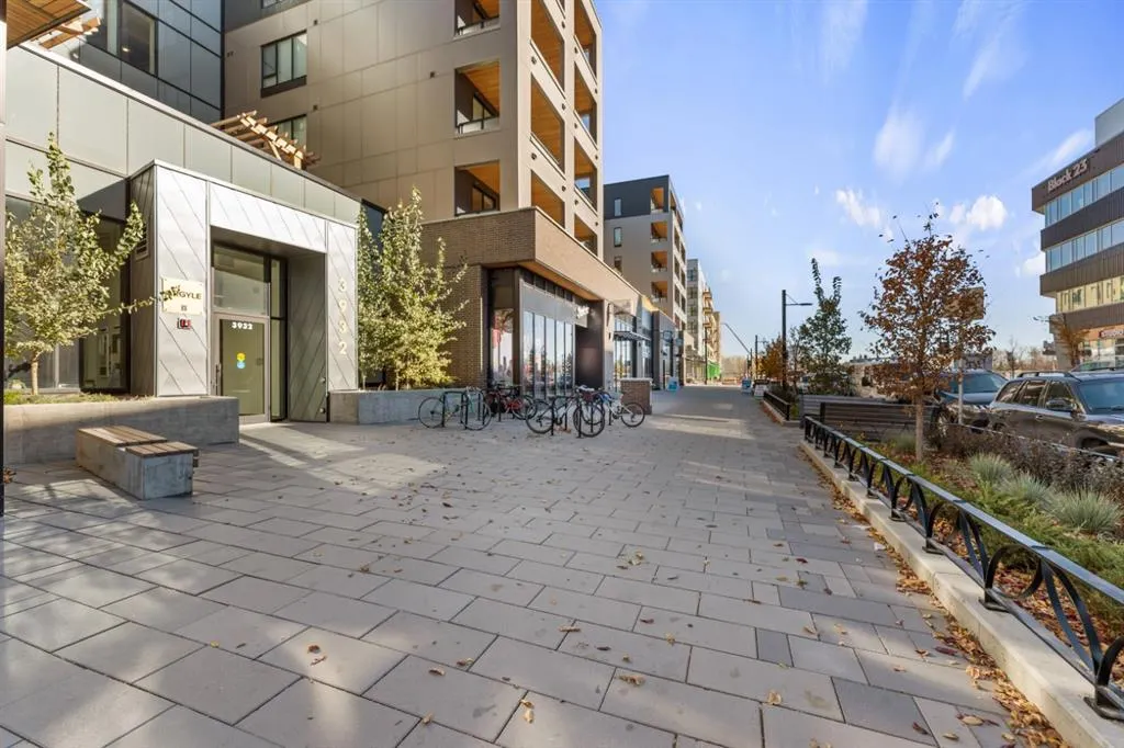 3932 University Avenue NW, #220