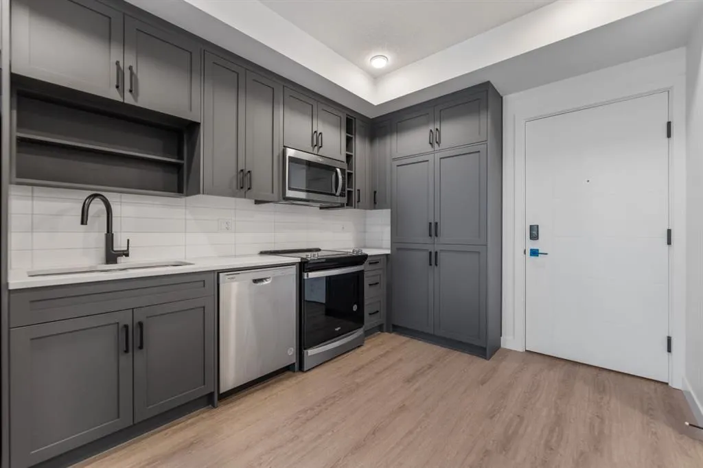 3932 University Avenue NW, #220