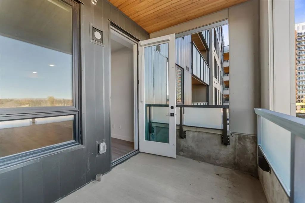 3932 University Avenue NW, #220