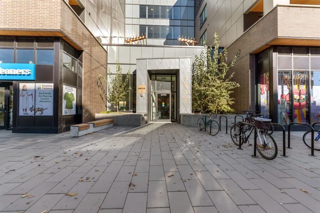3932 University Avenue NW, #220