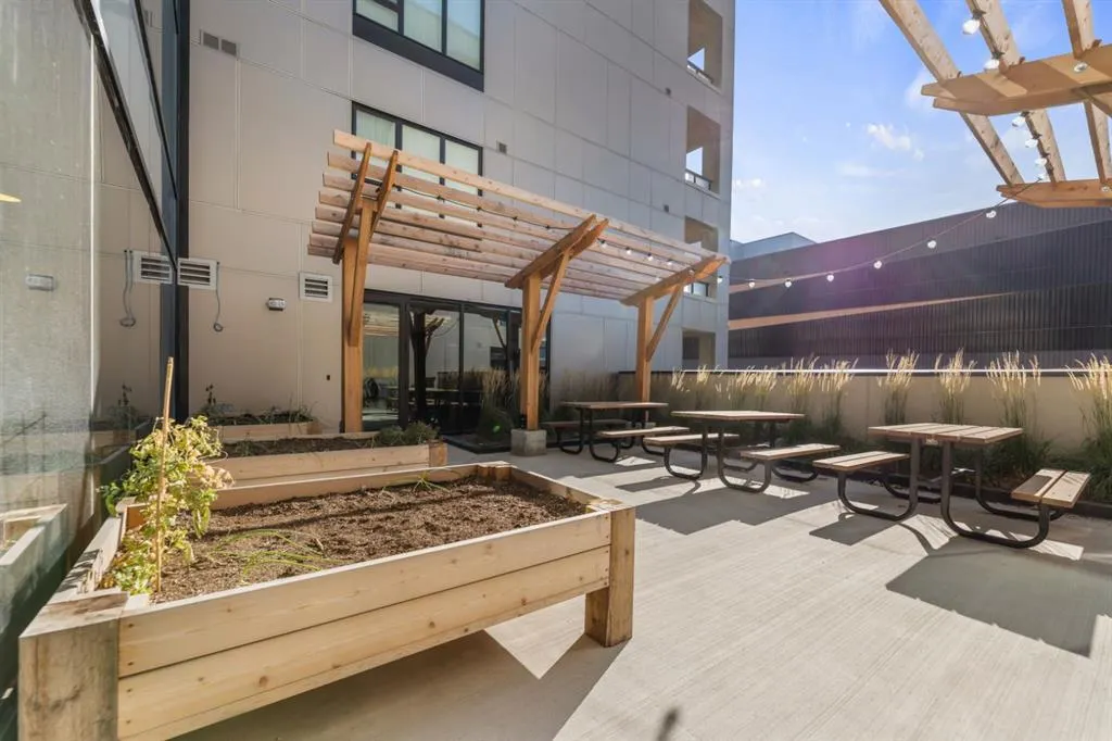 3932 University Avenue NW, #220