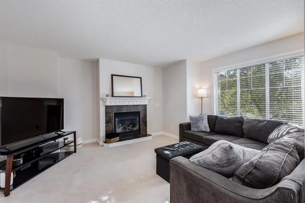 212 Luxstone Place SW