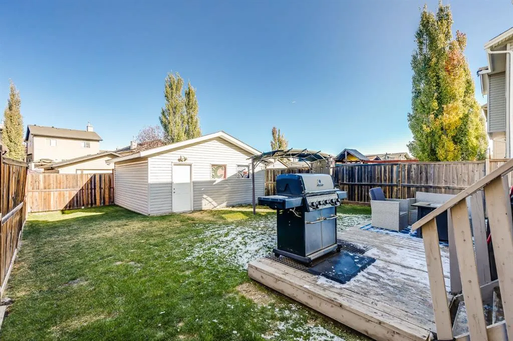 212 Luxstone Place SW