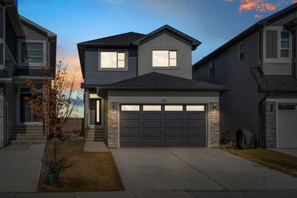 592 Savanna Crescent NE