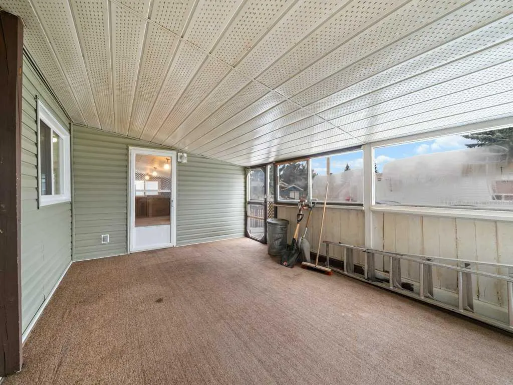 102 Burroughs Place NE