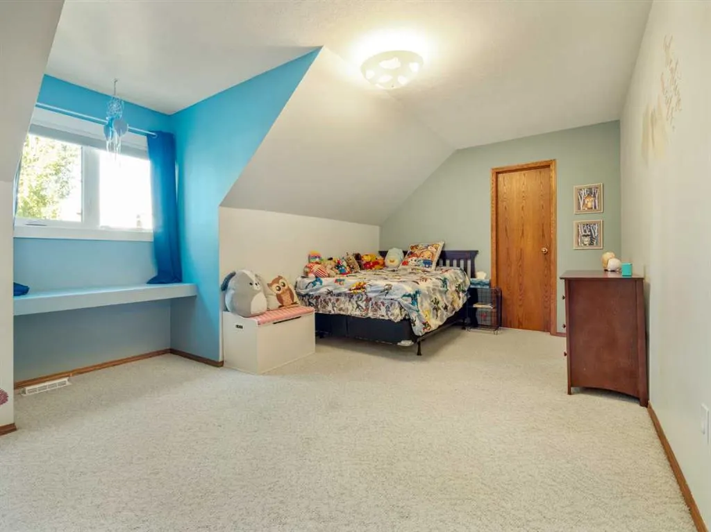 152 Coachwood Point W