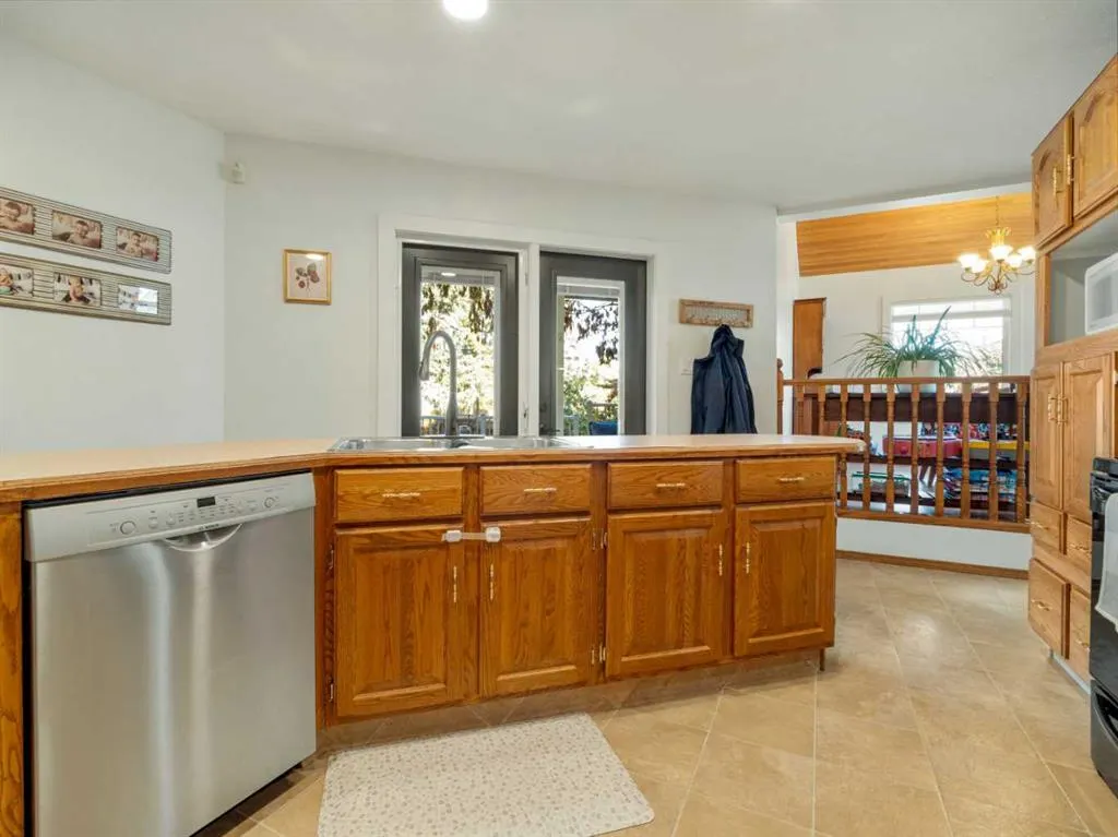 152 Coachwood Point W