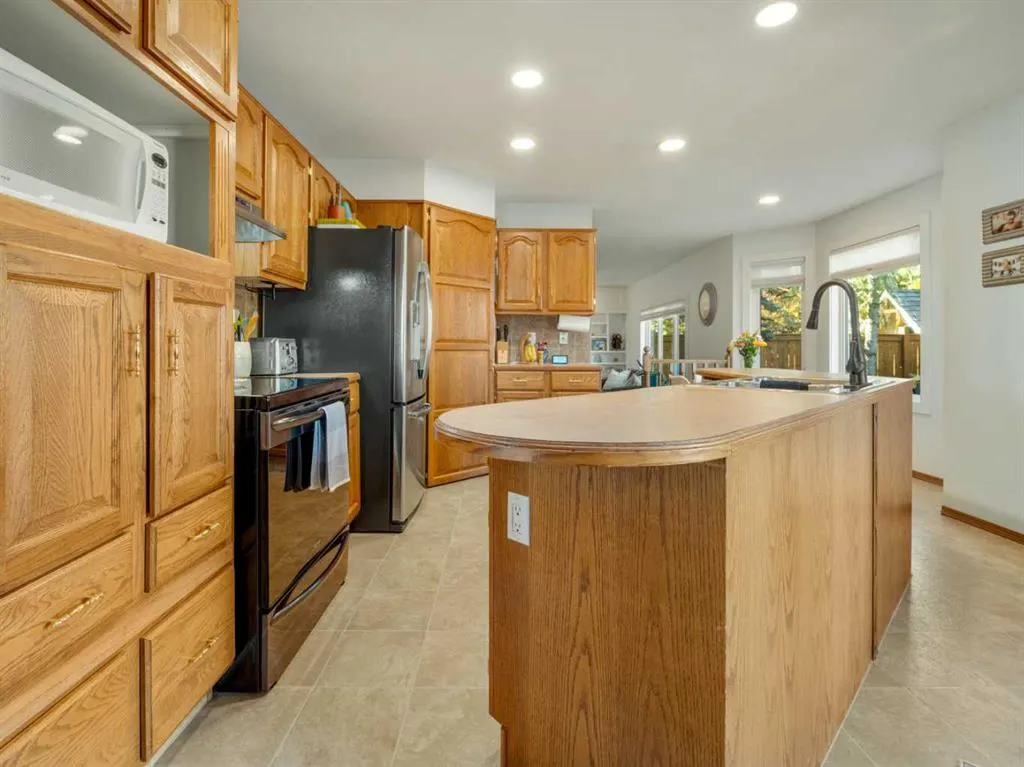 152 Coachwood Point W