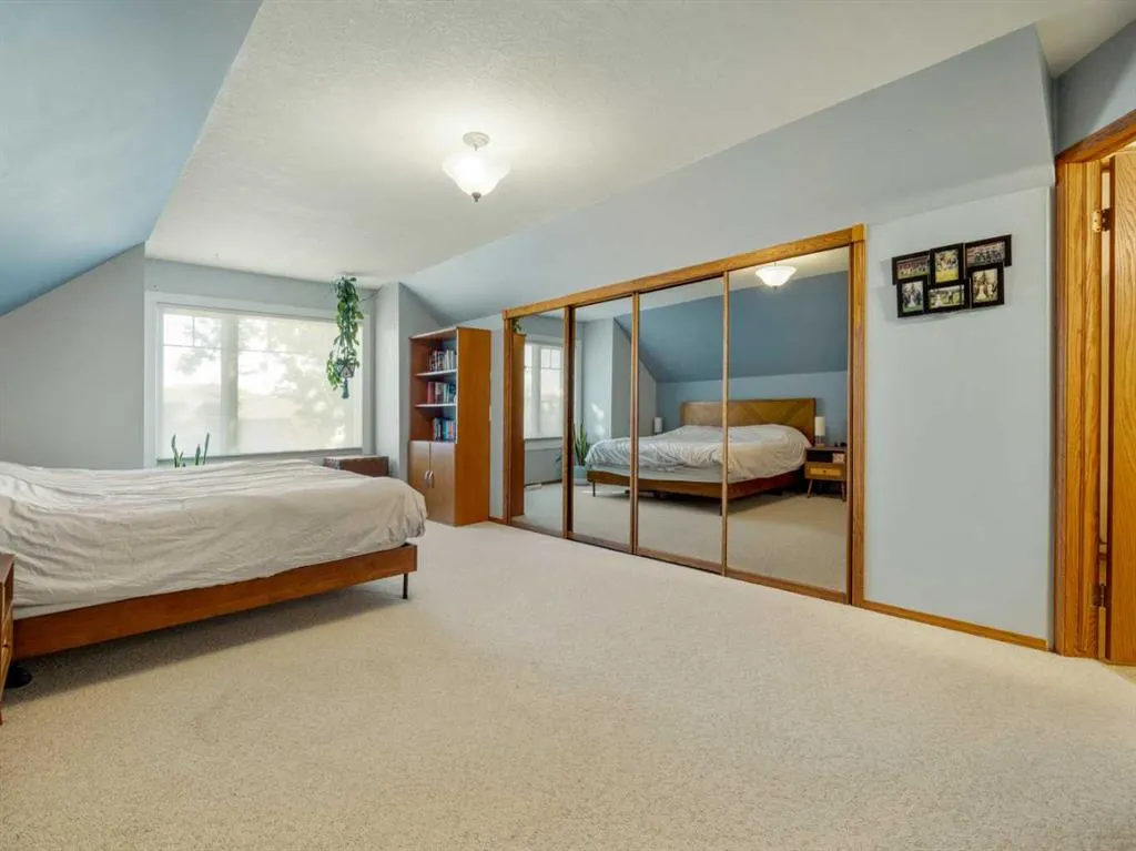 152 Coachwood Point W