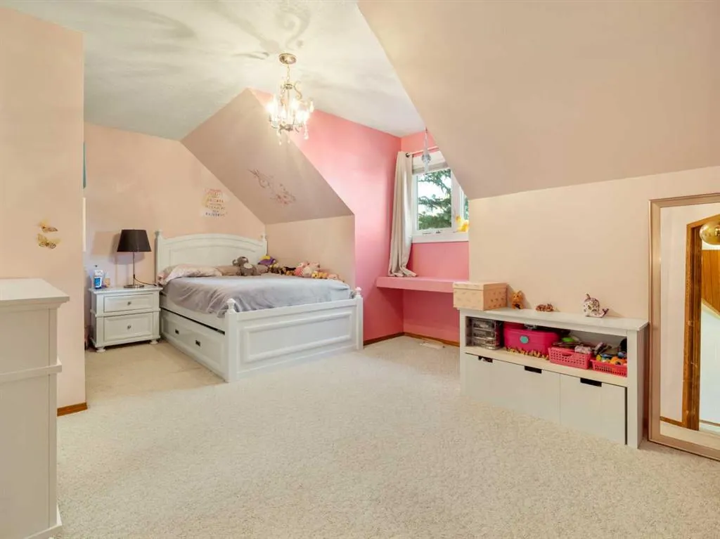 152 Coachwood Point W