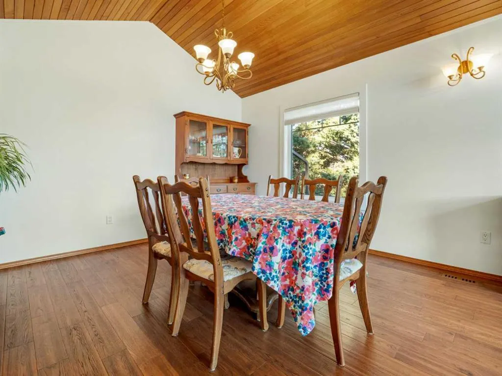 152 Coachwood Point W