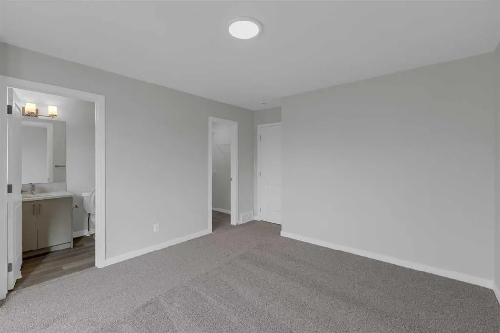 2022 Cobblebrook Crescent SW