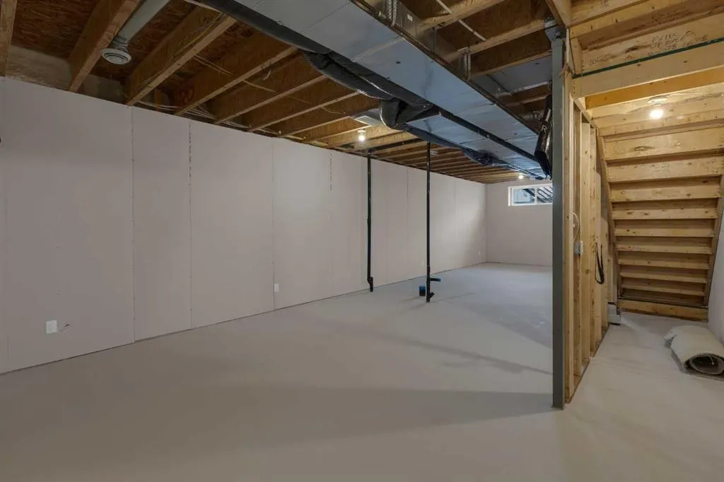 2022 Cobblebrook Crescent SW