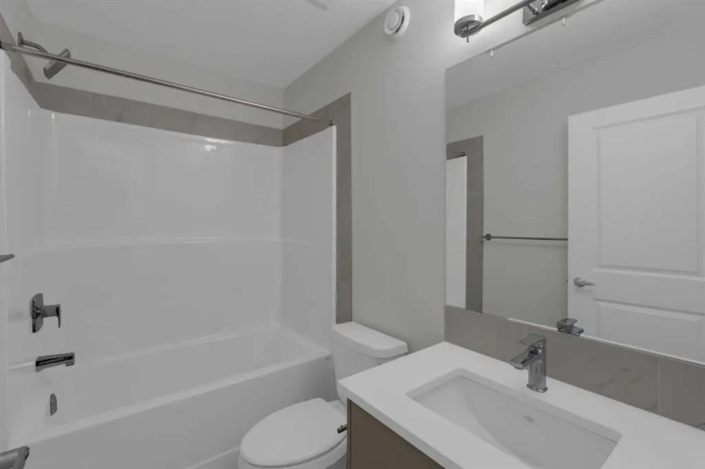 2022 Cobblebrook Crescent SW