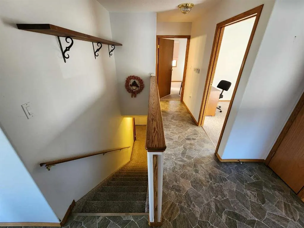 5323 3 Street W
