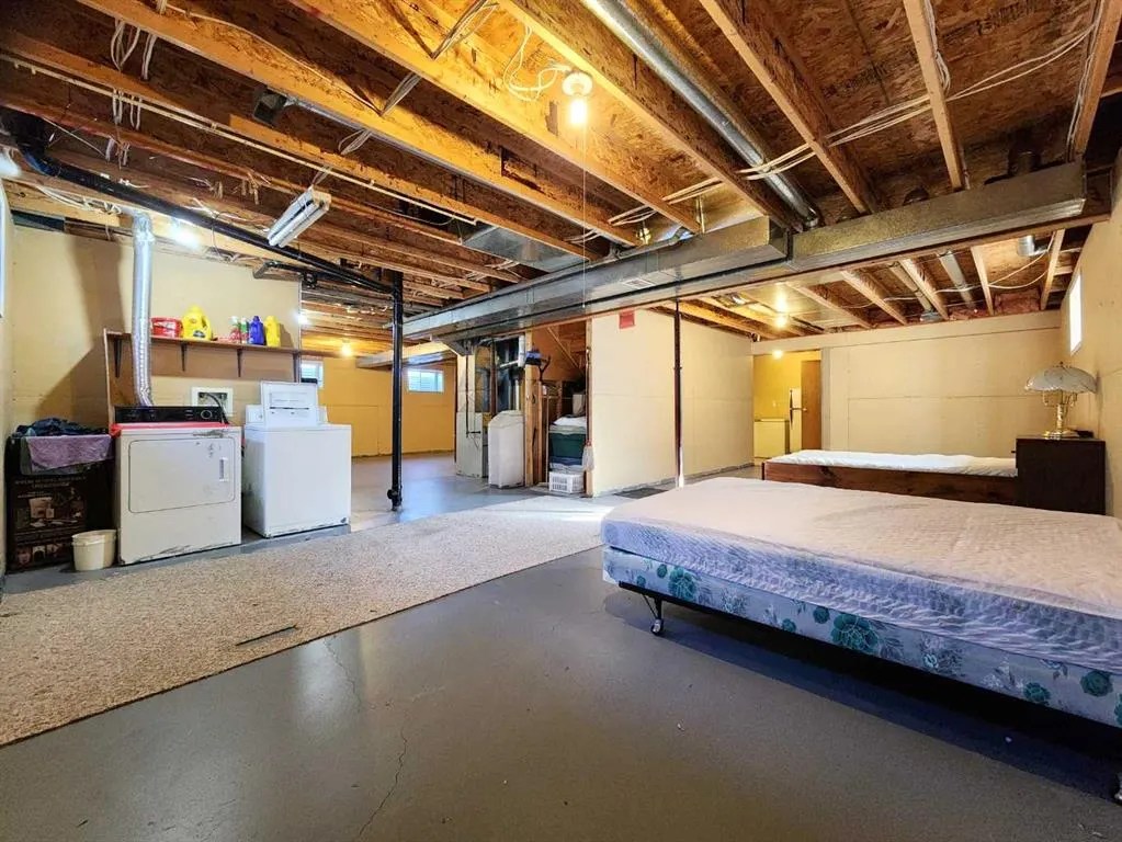 5323 3 Street W