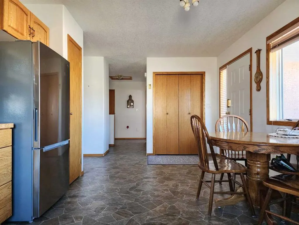 5323 3 Street W
