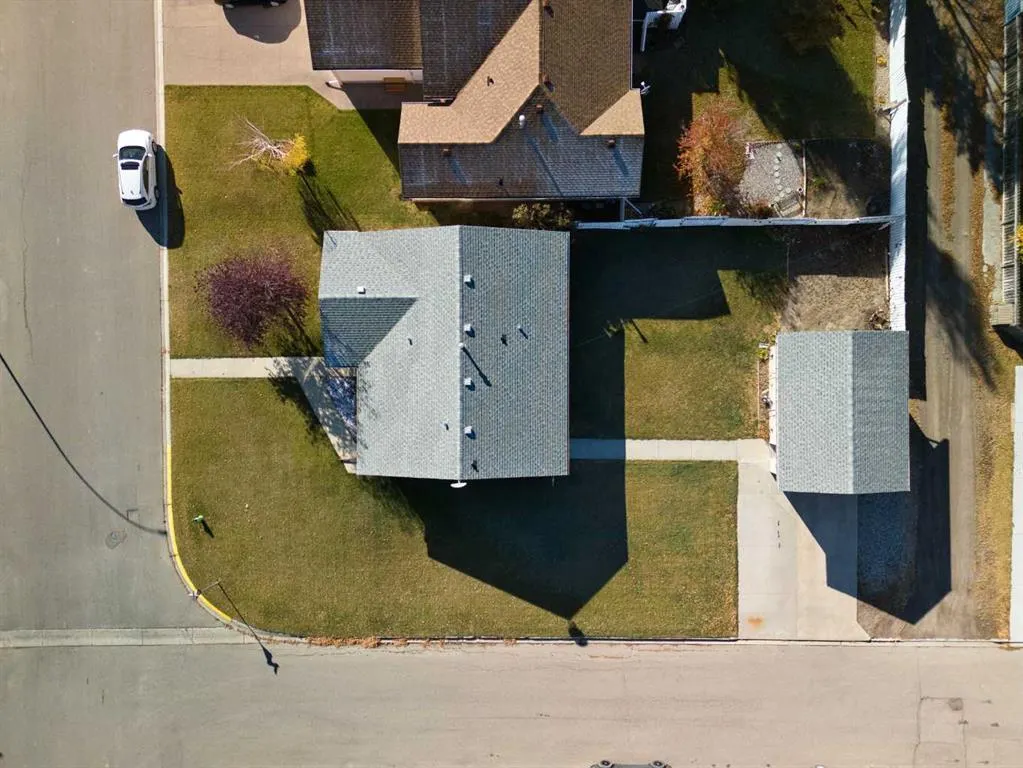5323 3 Street W