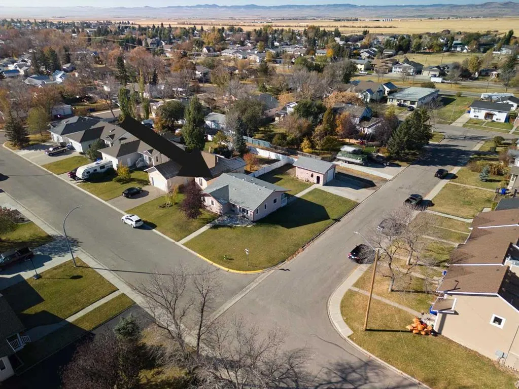 5323 3 Street W