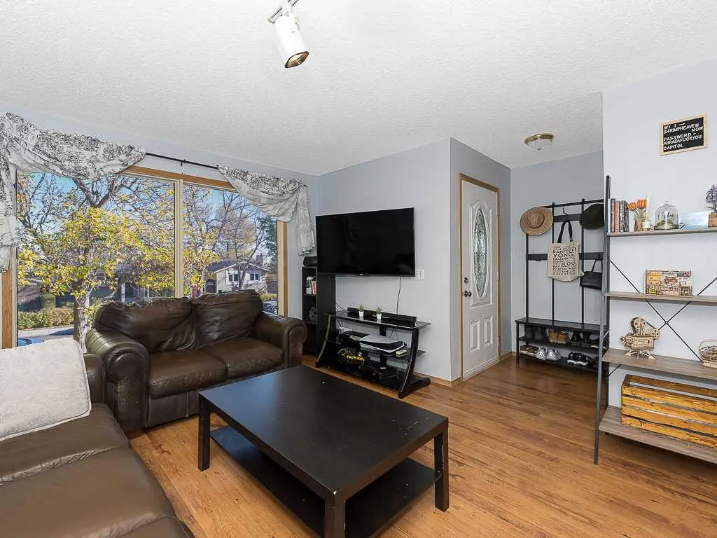 147 Berwick Way NW