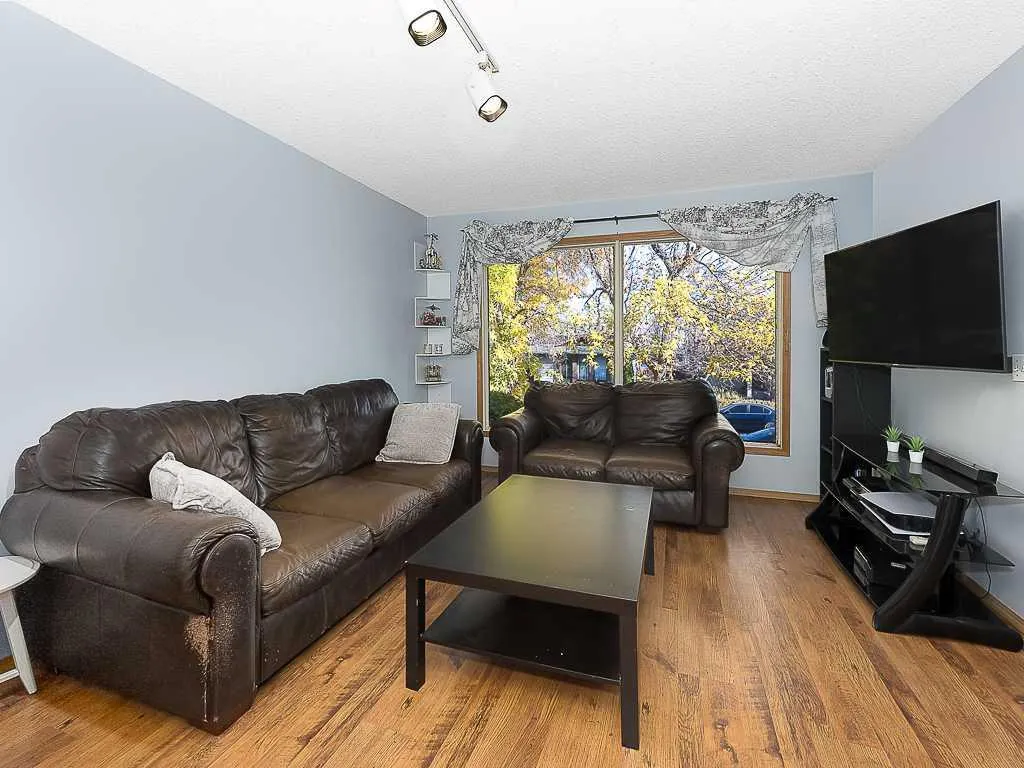 147 Berwick Way NW