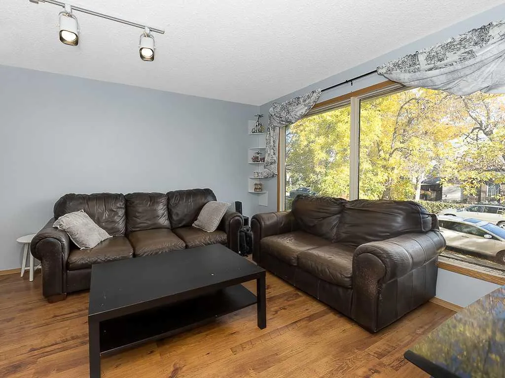 147 Berwick Way NW