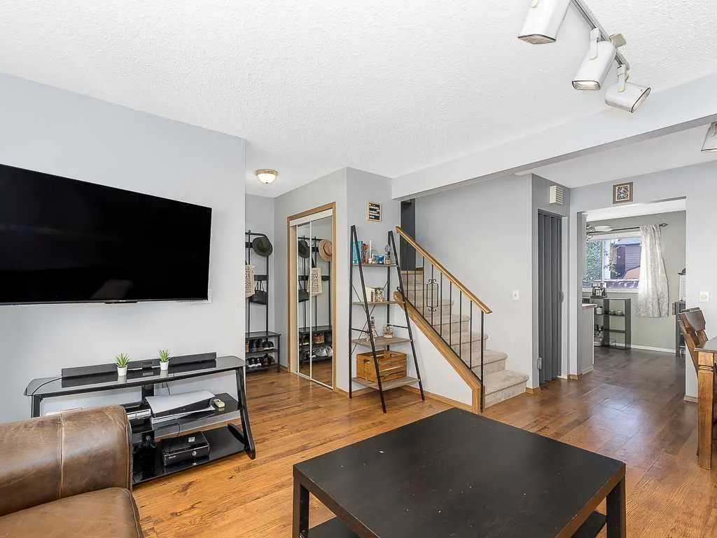 147 Berwick Way NW