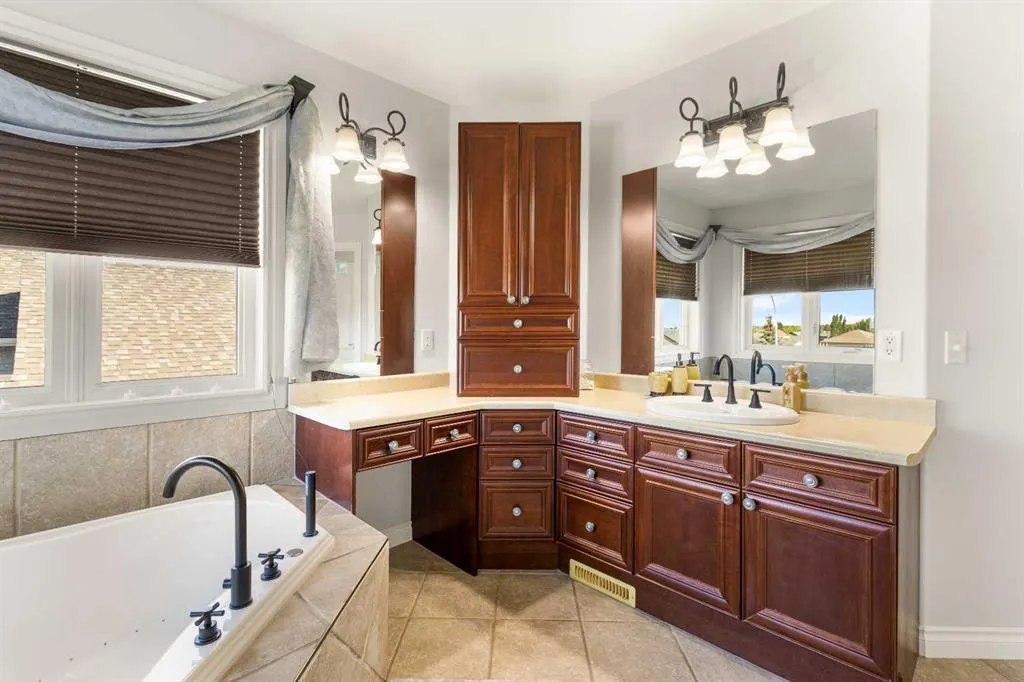 3905 44A Avenue, #3905