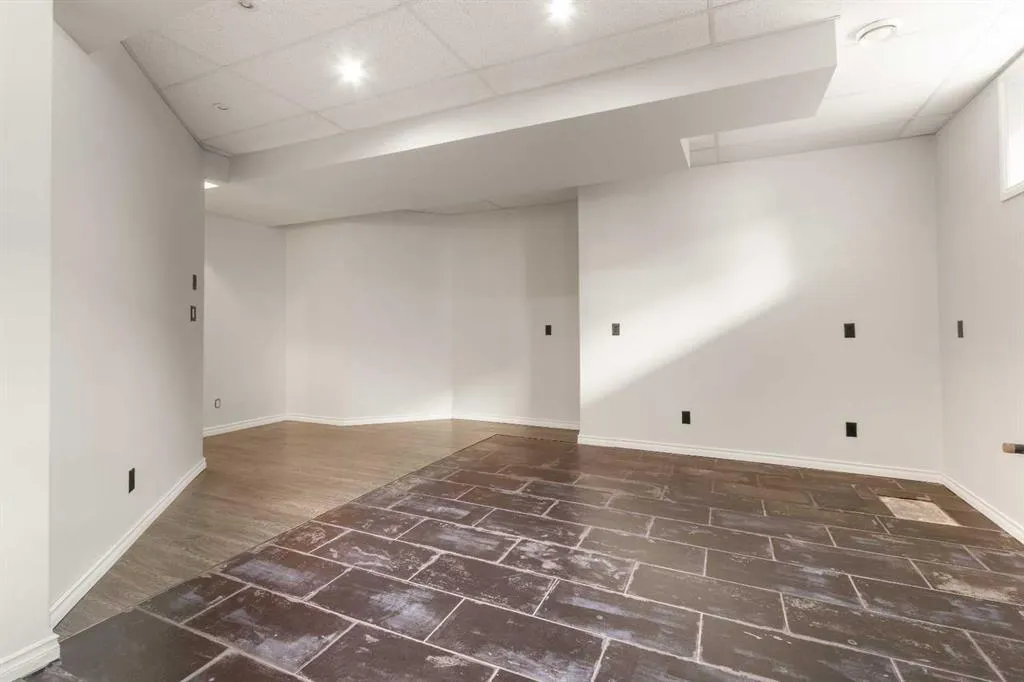 3905 44A Avenue, #3905