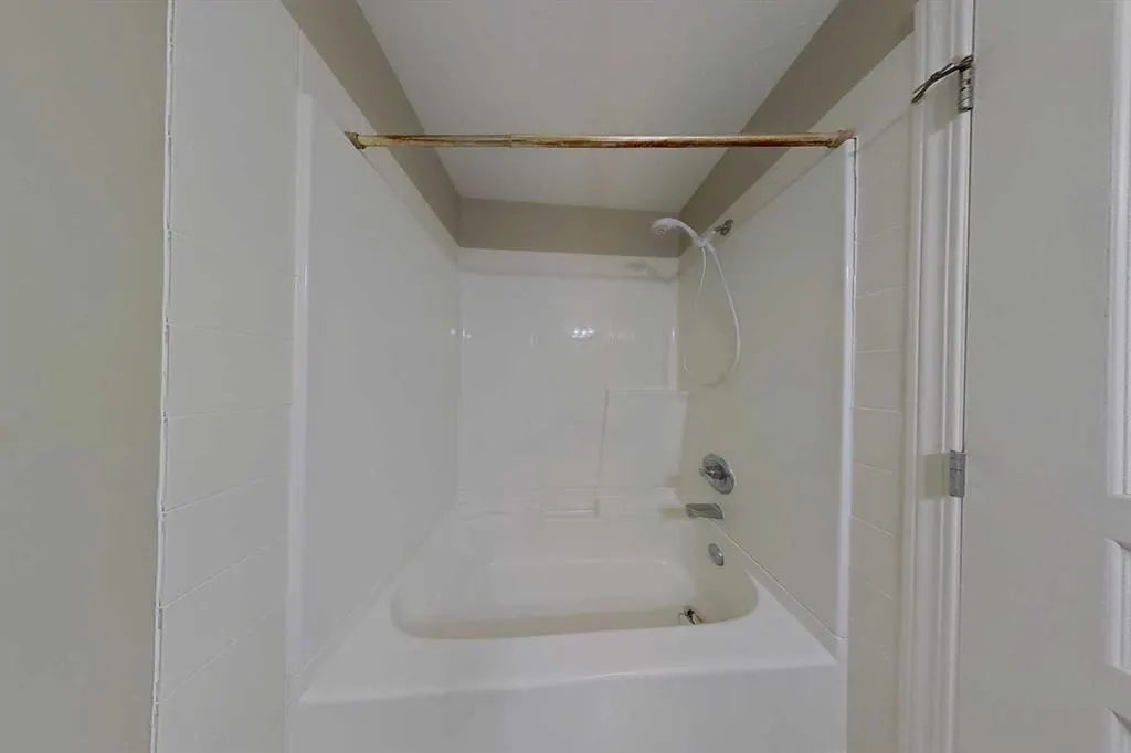 295 Blackfoot Road W, #4