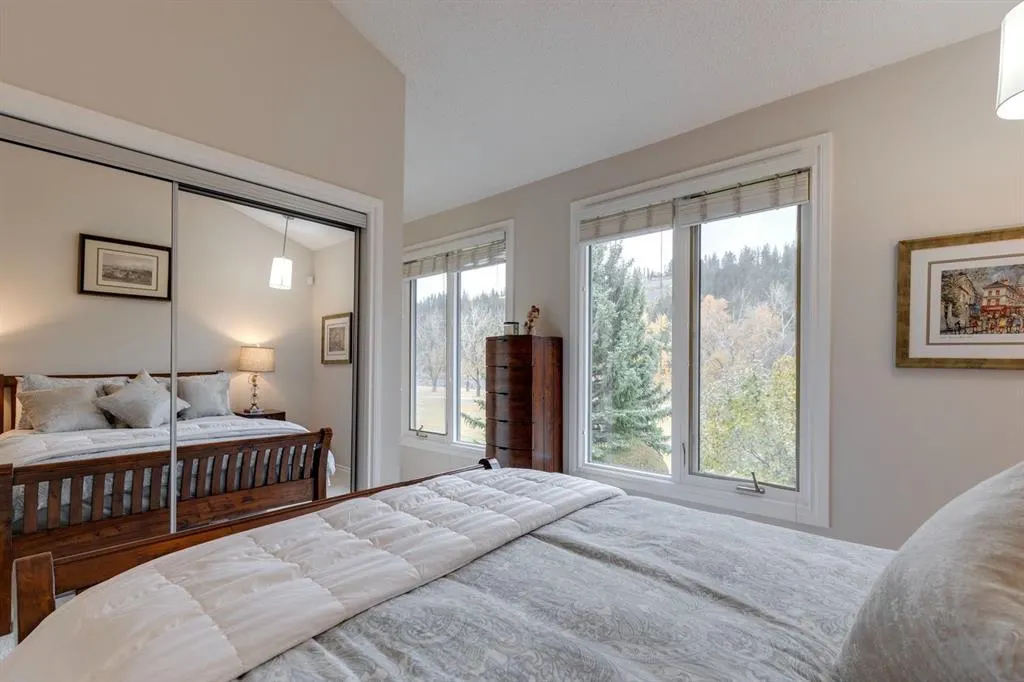 3841 Point Mckay Road NW