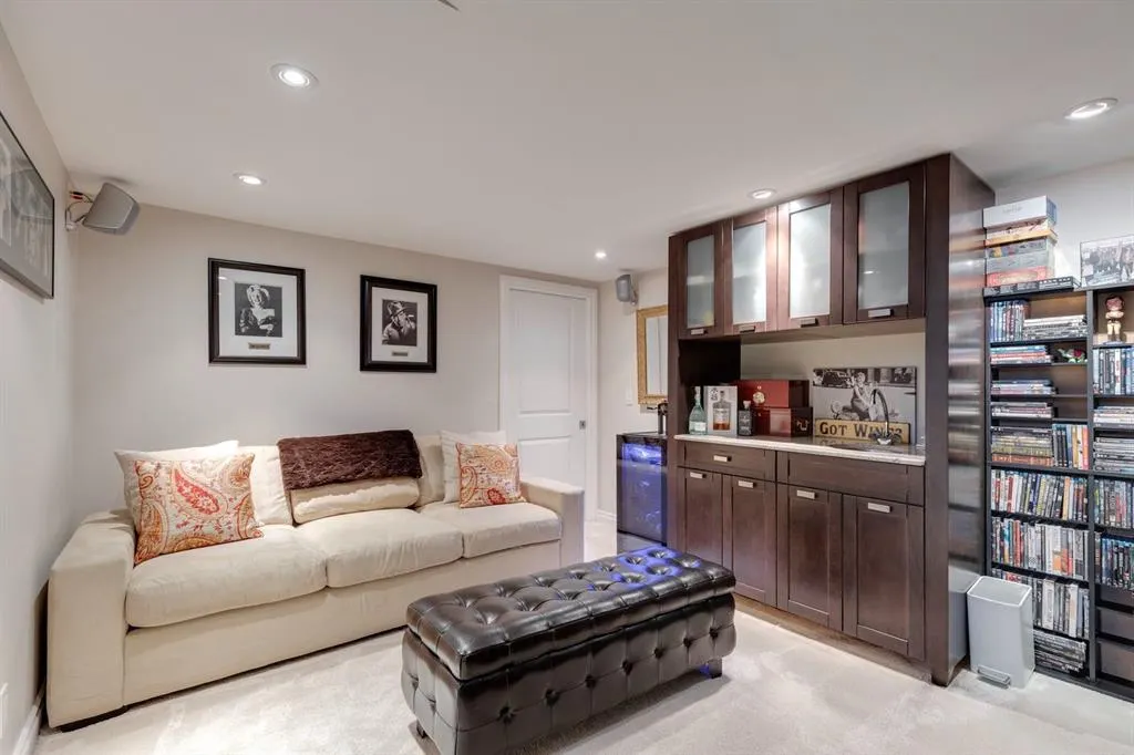 3841 Point Mckay Road NW