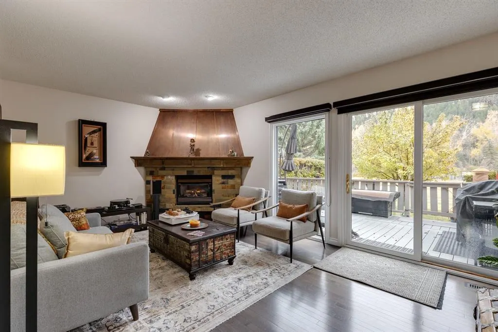 3841 Point Mckay Road NW