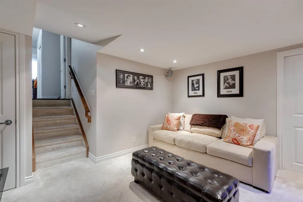 3841 Point Mckay Road NW