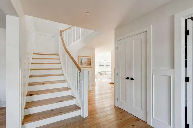 128 Oakside Bay SW
