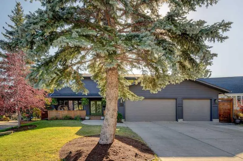 128 Oakside Bay SW