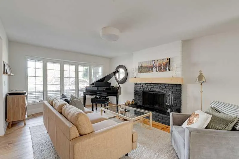 128 Oakside Bay SW