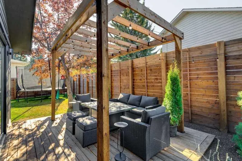 128 Oakside Bay SW